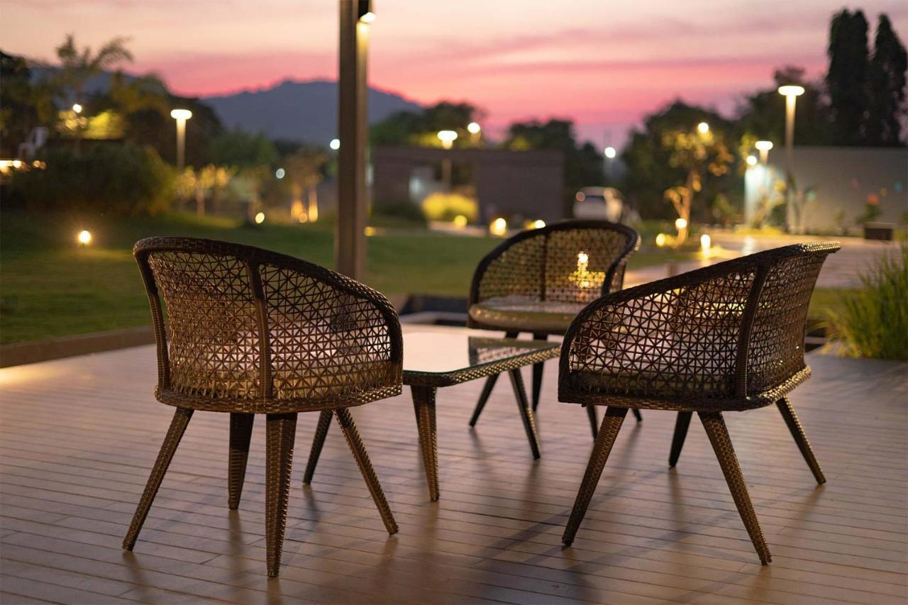 Stayvista'S Le Bon Horizon - Hillside Elegance With Chic Interiors, Poolside Serenity & Picturesque Gazebo - Proximity To Sula Nashik Bagian luar foto