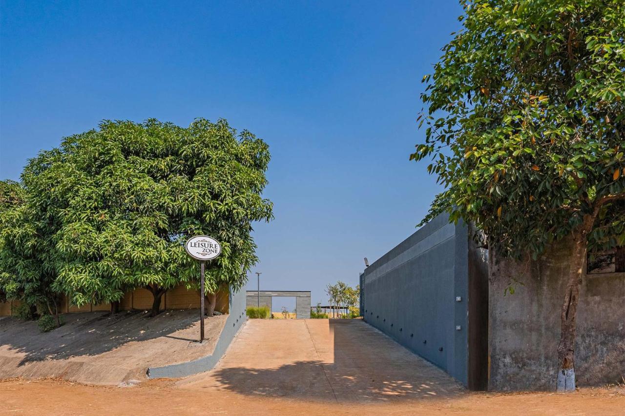 Stayvista'S Le Bon Horizon - Hillside Elegance With Chic Interiors, Poolside Serenity & Picturesque Gazebo - Proximity To Sula Nashik Bagian luar foto