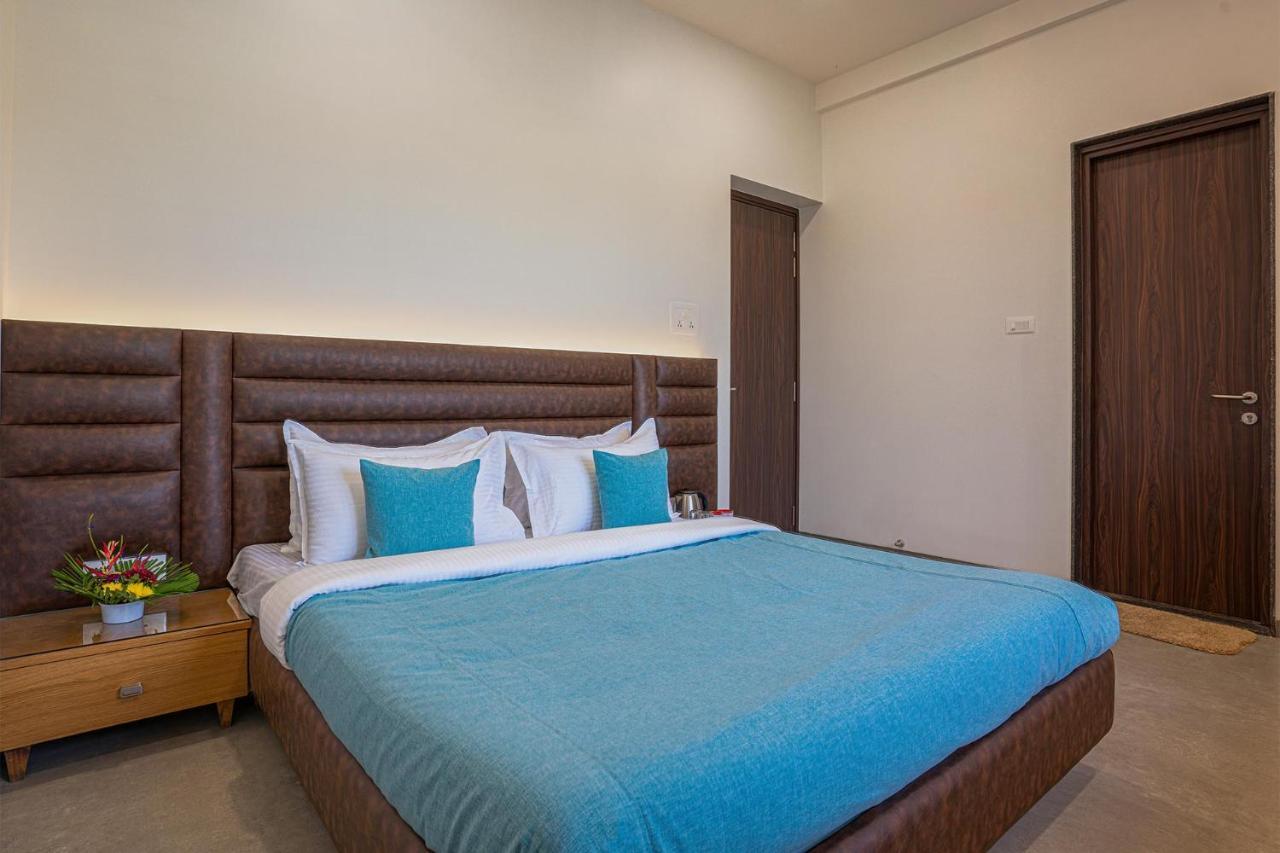Stayvista'S Le Bon Horizon - Hillside Elegance With Chic Interiors, Poolside Serenity & Picturesque Gazebo - Proximity To Sula Nashik Bagian luar foto