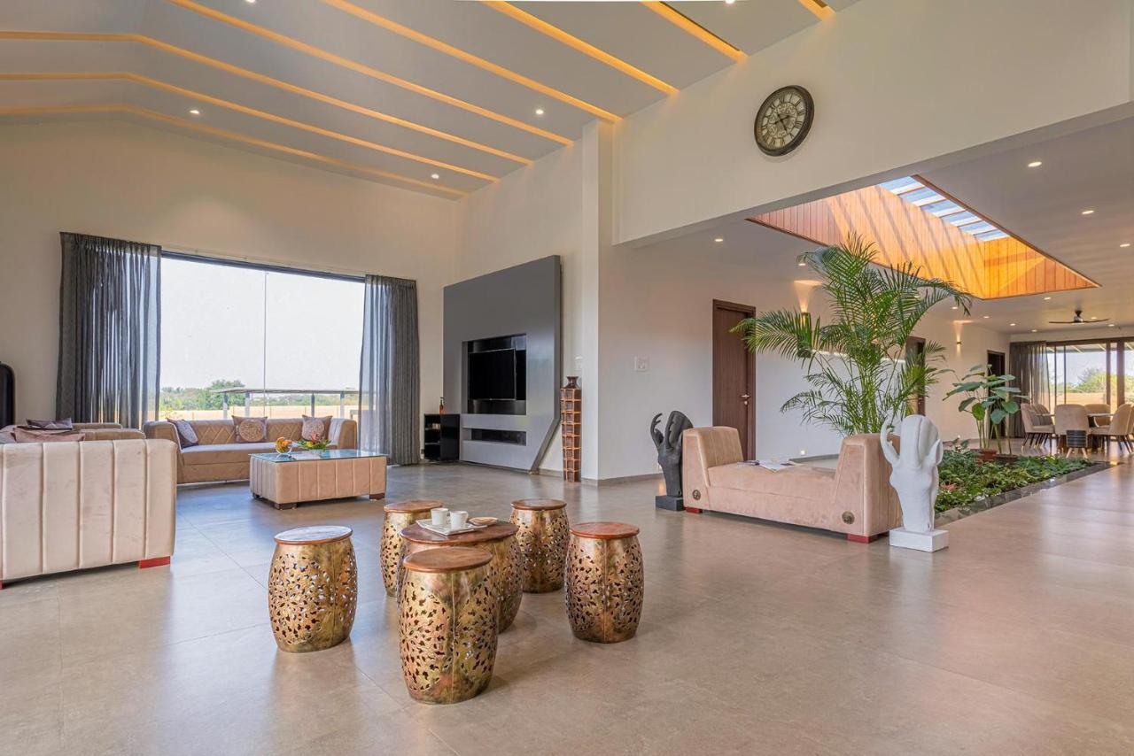 Stayvista'S Le Bon Horizon - Hillside Elegance With Chic Interiors, Poolside Serenity & Picturesque Gazebo - Proximity To Sula Nashik Bagian luar foto