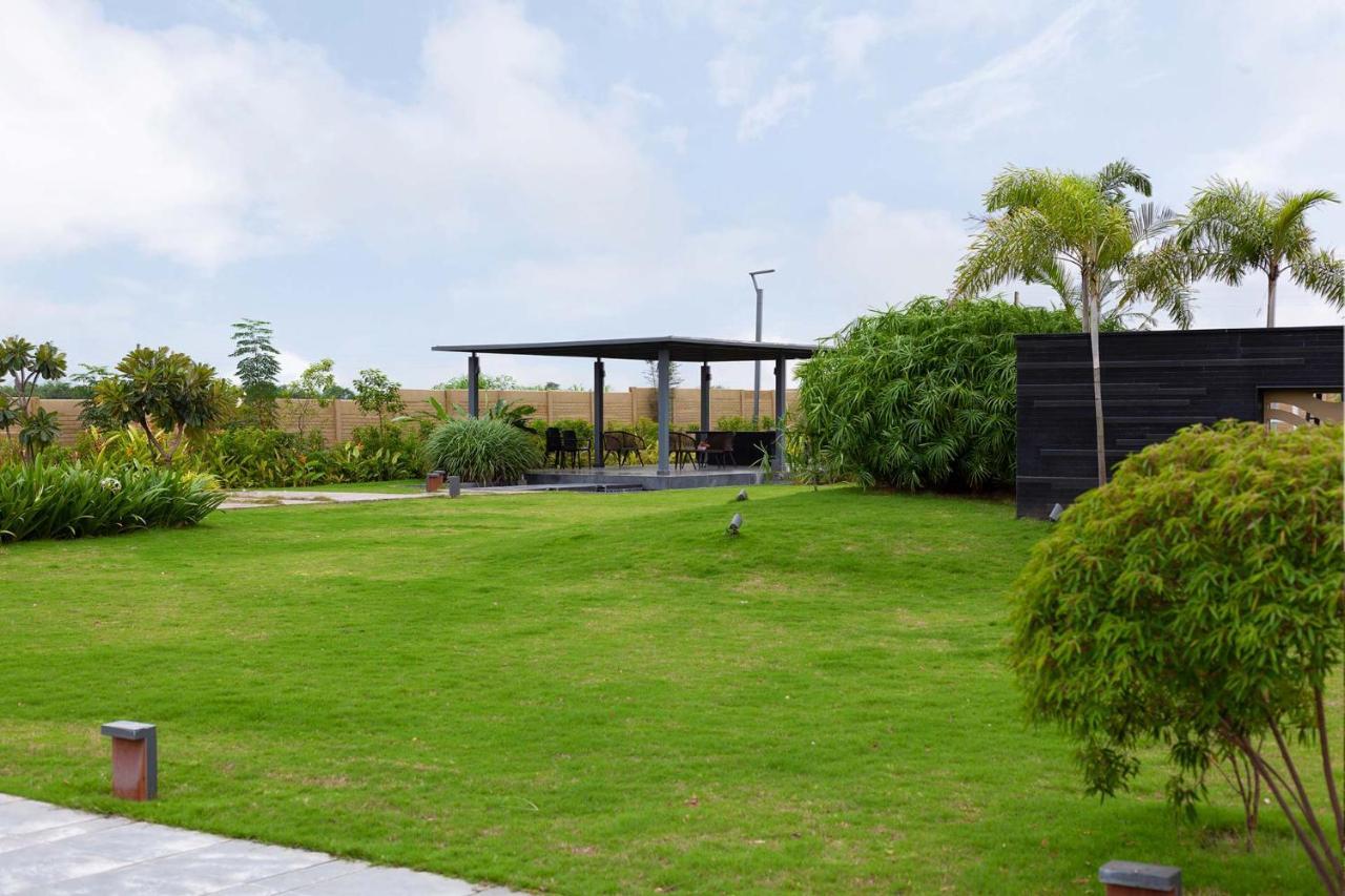 Stayvista'S Le Bon Horizon - Hillside Elegance With Chic Interiors, Poolside Serenity & Picturesque Gazebo - Proximity To Sula Nashik Bagian luar foto