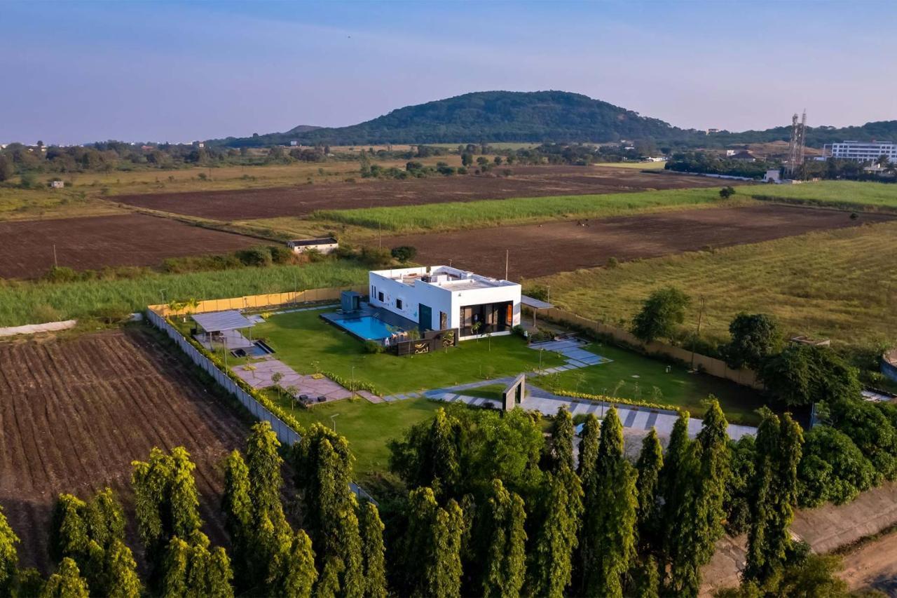 Stayvista'S Le Bon Horizon - Hillside Elegance With Chic Interiors, Poolside Serenity & Picturesque Gazebo - Proximity To Sula Nashik Bagian luar foto
